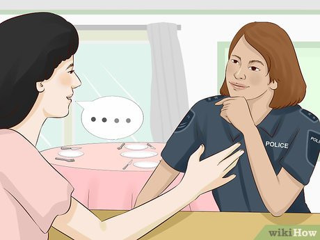 Step 3 Be attentive and interested in the work of a police officer.