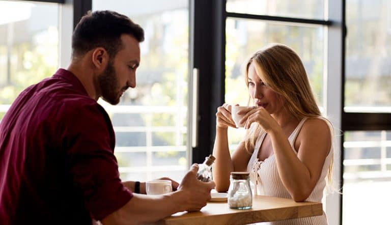 女性对你产生性吸引并想更亲近你的27个信号