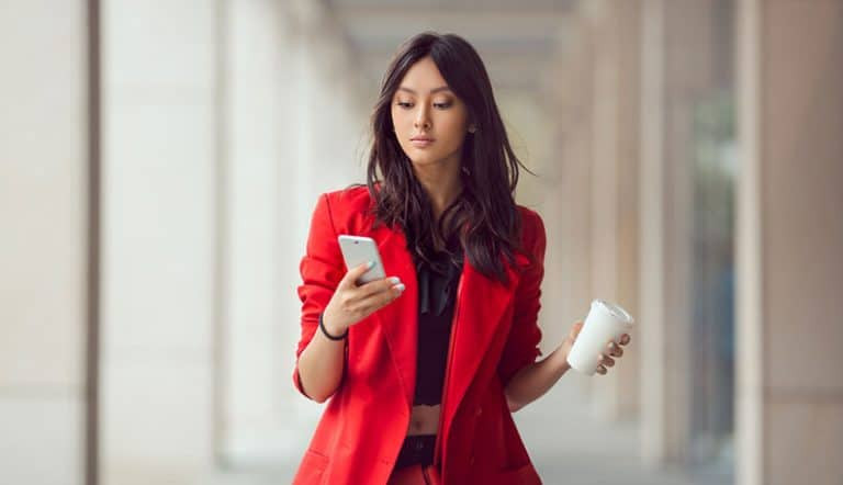 如何让女生吃醋，让她渴望你的关注