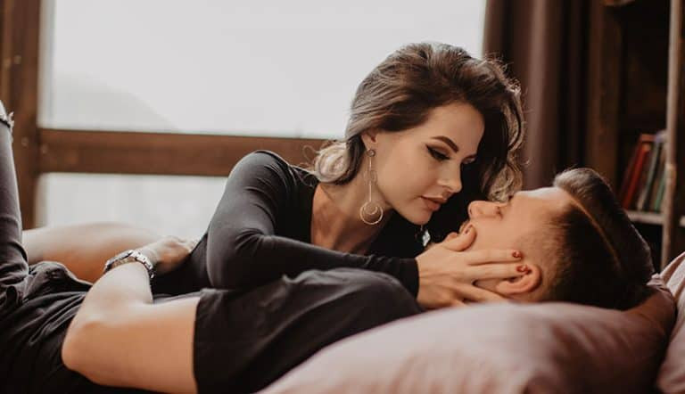 如何让女生渴望你、欲念你并在性方面想着你