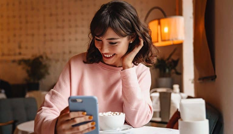 如何通过短信自然地告诉女生你喜欢她而不显得唐突