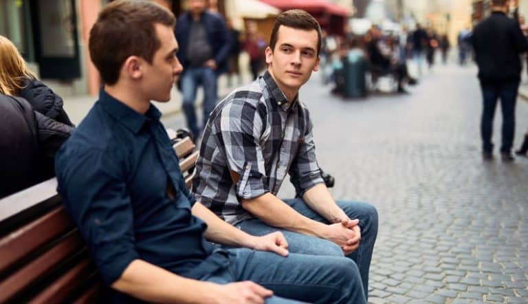 男人迷恋：20个迹象及为何同性迷恋无须担忧